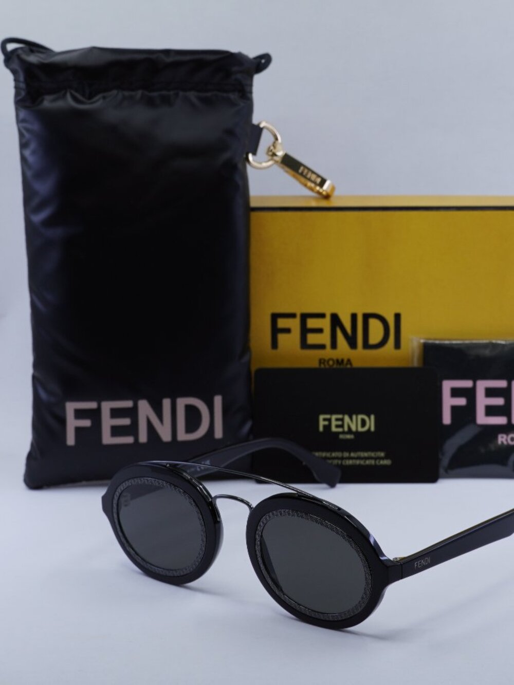 Fendi FE40094I 01A Oval Sunglasses - Shiny Black / Smoke